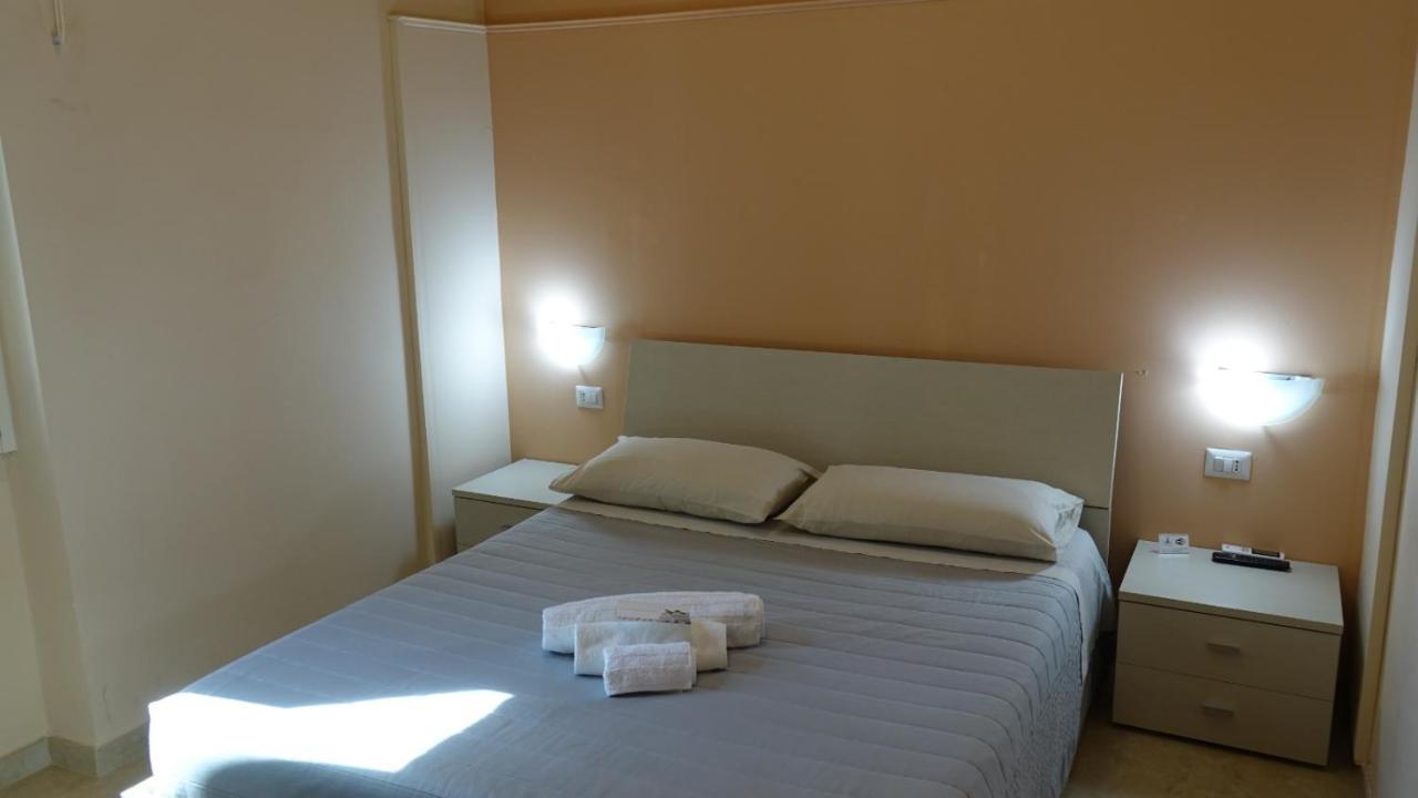 Cairoli Exclusive Rooms & Suite Μπρίντιζι Εξωτερικό φωτογραφία