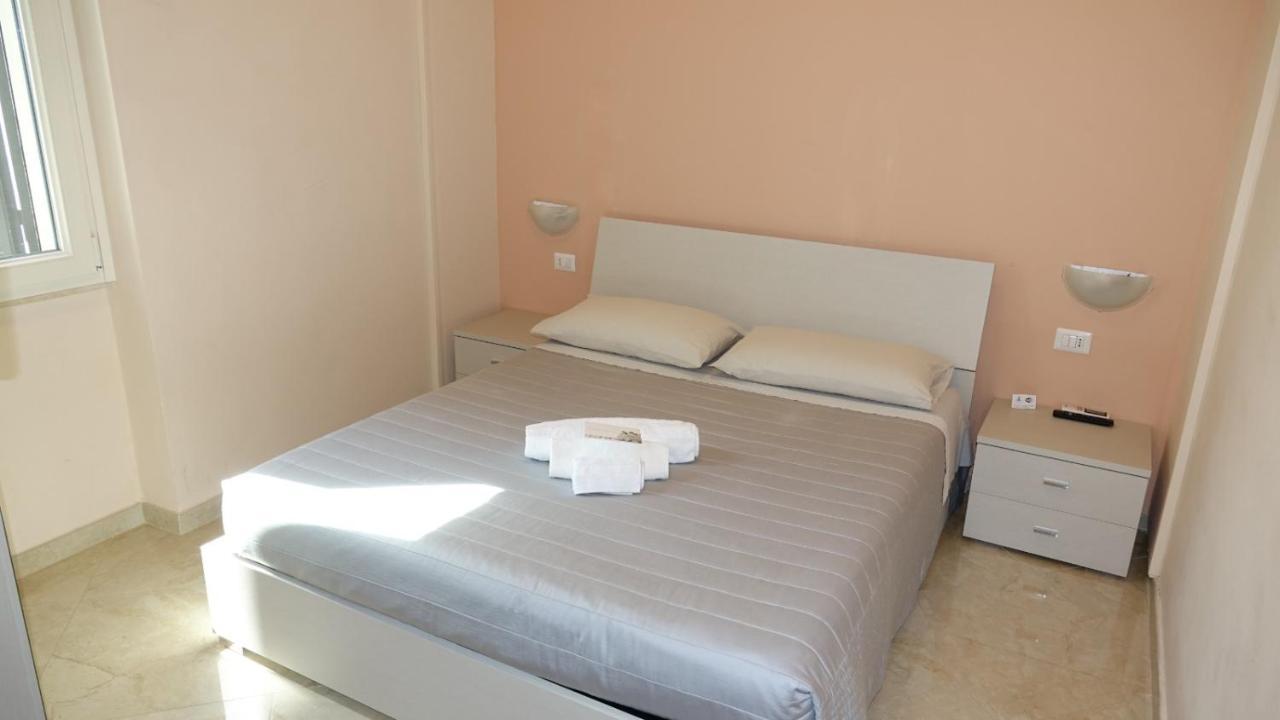 Cairoli Exclusive Rooms & Suite Μπρίντιζι Εξωτερικό φωτογραφία
