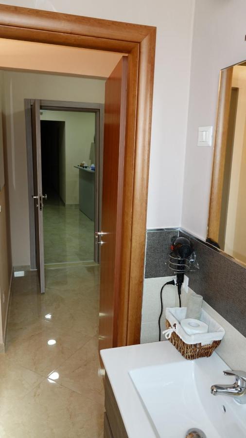 Cairoli Exclusive Rooms & Suite Μπρίντιζι Εξωτερικό φωτογραφία