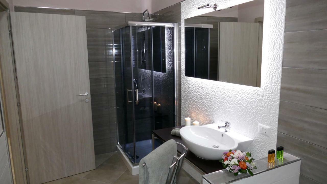 Cairoli Exclusive Rooms & Suite Μπρίντιζι Εξωτερικό φωτογραφία
