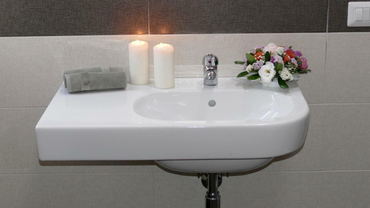 Cairoli Exclusive Rooms & Suite Μπρίντιζι Εξωτερικό φωτογραφία